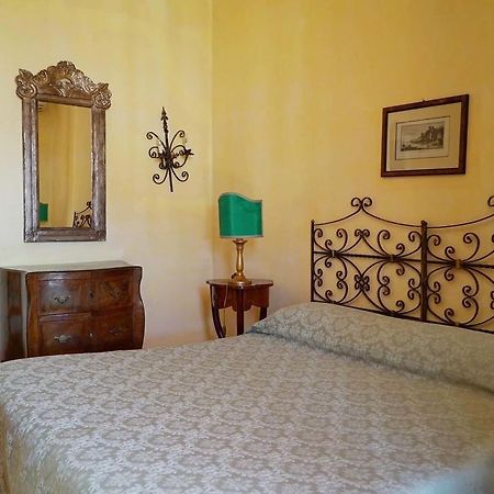 Bed And Breakfast Riviera Di Chiaia Turrisi Napoli Ruang foto