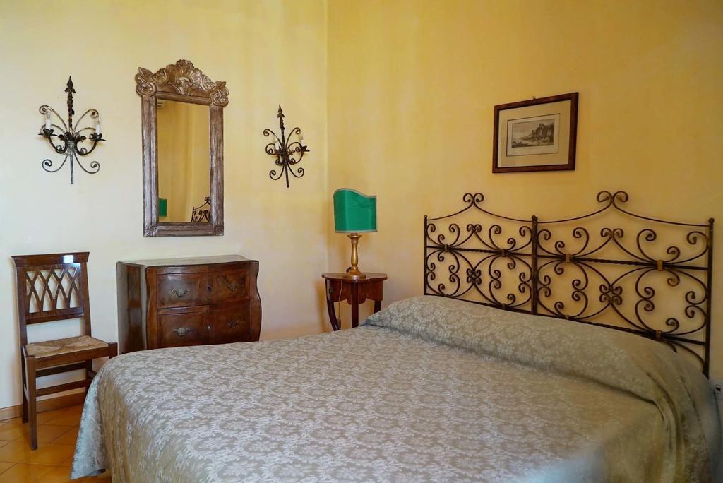 Bed And Breakfast Riviera Di Chiaia Turrisi Napoli Ruang foto